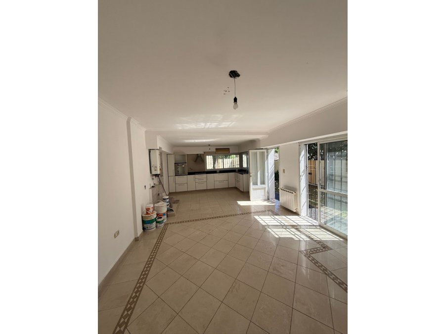 En venta casa tres dormitorios , escritorio independiente !