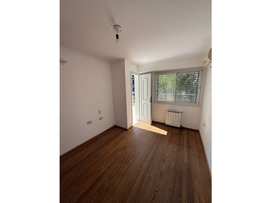 En venta casa tres dormitorios , escritorio independiente !