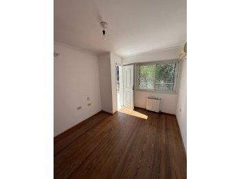 En venta casa tres dormitorios , escritorio independiente !