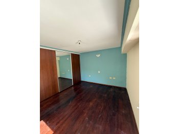 En venta casa tres dormitorios , escritorio independiente !