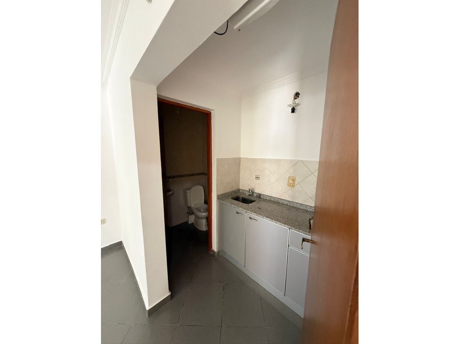 En venta casa tres dormitorios , escritorio independiente !