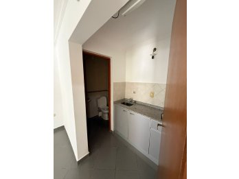 En venta casa tres dormitorios , escritorio independiente !