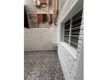ALQUILO DPTO EN PB - 1 DORM C/PATIO - CERVANTES Y SANTA  FE