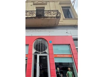 Alquilo P/A ideal instituciones calle Pellegrini al 200