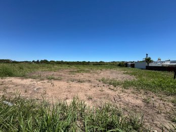 En Venta - LOTE 350M2 - Calle Garrigo - U$D18.000