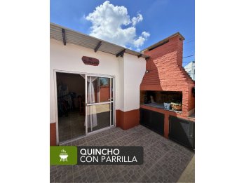 VENTA - Casa 2 dormitorios con quincho y pileta