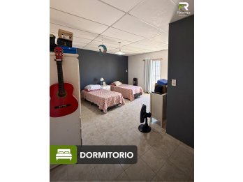 VENTA - Casa 2 dormitorios con quincho y pileta