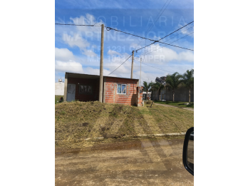 VENDO - CASA EN OBRA, sobre esquina, Paraná
