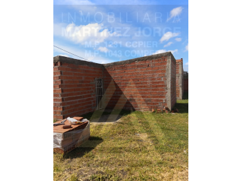 VENDO - CASA EN OBRA, sobre esquina, Paraná
