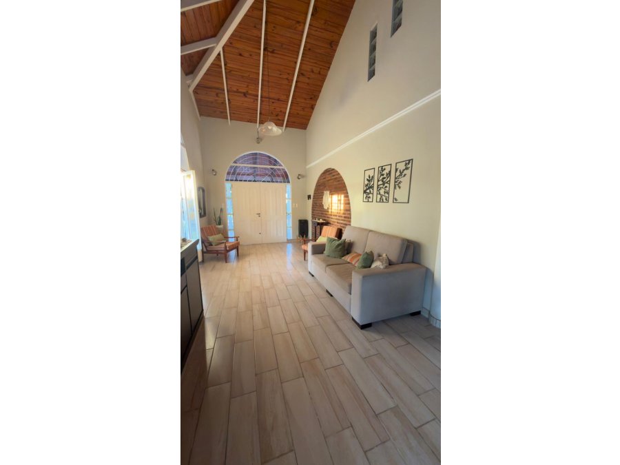 Venta Casa Soñada con Pileta y Quincho con amplio terreno !!