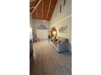 Venta Casa Soñada con Pileta y Quincho con amplio terreno !!
