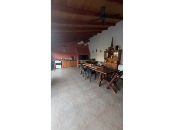 Venta Casa Soñada con Pileta y Quincho con amplio terreno !!