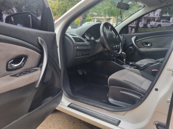 Atto con GNC Renault  Fluence 2.0 Luxe caja CVT / 2015