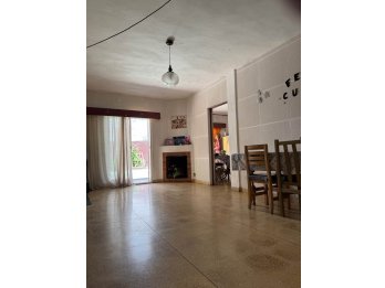 casa mas local en venta sobre garrigo
