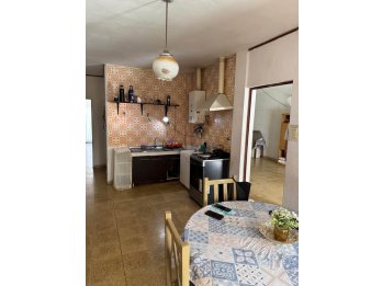 casa mas local en venta sobre garrigo