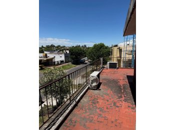 casa mas local en venta sobre garrigo