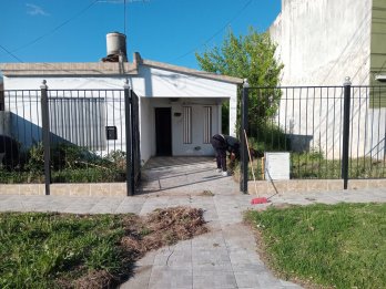 OPORTUNIDAD EN PARAN&Aacute; Casa 3 dorm + patio + cochera