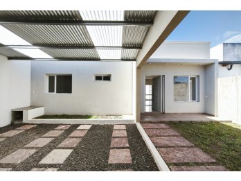 VENTA - CASA  EN AV. DE LAS AMERICAS Y L. DE LA TORRE