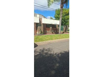 Vendo Casa en barrio Paracao zona Lebensohn 3 dorm 2 baños,
