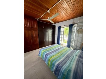 Se vende linda casa en calle Laurencena.