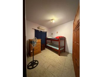 Se vende linda casa en calle Laurencena.