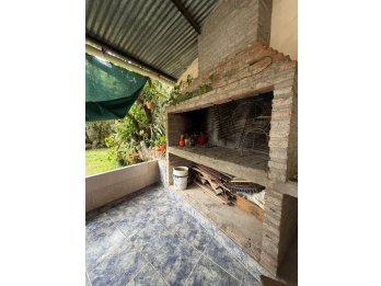 Se vende linda casa en calle Laurencena.