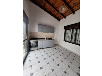 ALQUILO CASA SOBRE CALLE BEVILAQUA/ZONA PARACAO