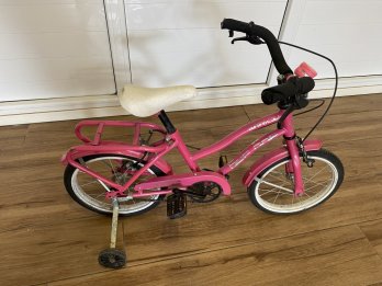 BICICLETA COLOR ROSA PARA NIÑA EN MUY BUEN ESTADO