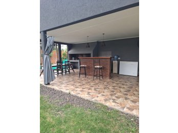 VENDO CASA QUINTA CON DOS CASAS Y QUINCHO