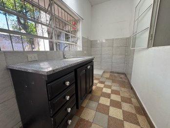 VENDO CASA C&Eacute;NTRICA EN PARANA - DOS CASAS EN UNA CON COCHERA
