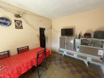 SE VENDE CASA A MODERNIZAR SAN BENITO A UNA CUADRA DE LA MUN