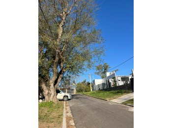 Vendemos terreno zona Golf CAE - listo para construir