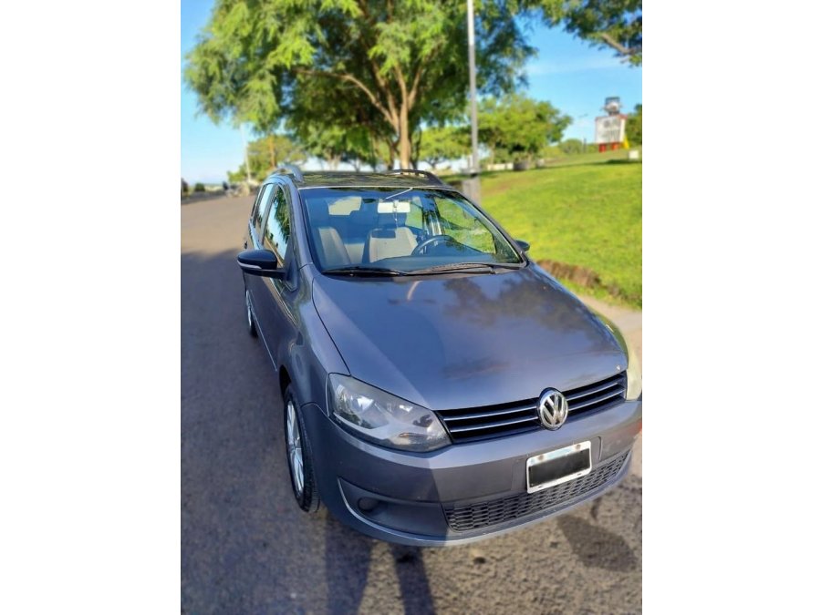 VOLKSWAGEN SURAN 1.6 TRENDLINE M/T AÑO 2.011