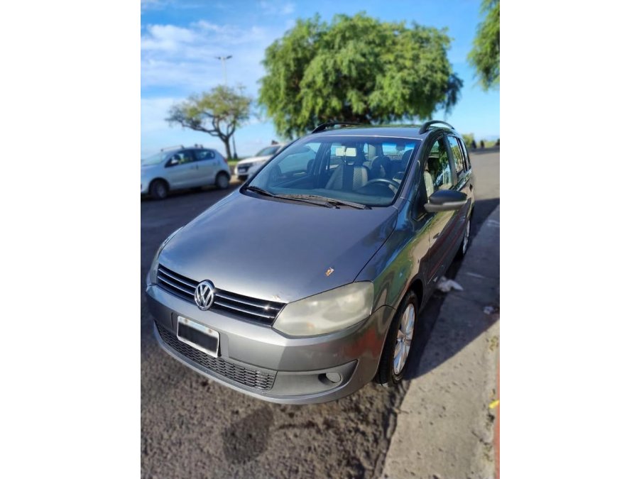 VOLKSWAGEN SURAN 1.6 TRENDLINE M/T AÑO 2.011