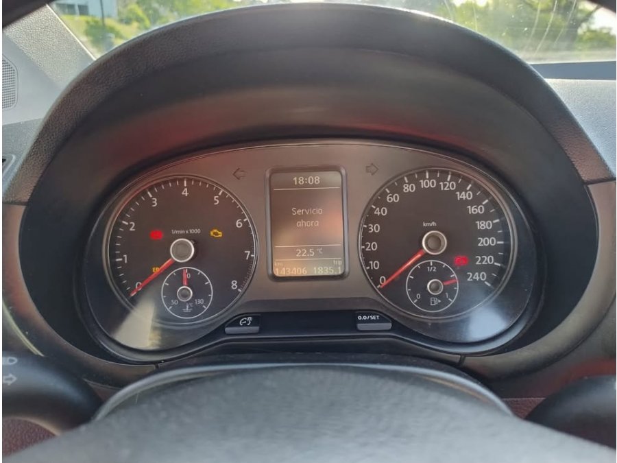 VOLKSWAGEN SURAN 1.6 TRENDLINE M/T AÑO 2.011