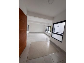 Se alquila oficina/consultorio/local en estrat&eacute;gica zona.