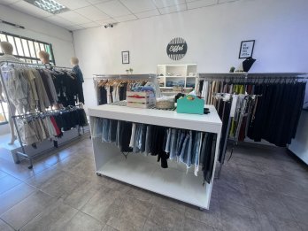 SE VENDE FONDO DE COMERCIO, LOCAL DE INDUMENTARIA. EXCELENTE