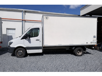 CAMION CON CAJA TÉRMICA
