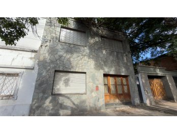VENTA COMODA CASA 4 DORMITORIOS ZONA BOULEVARES !!!