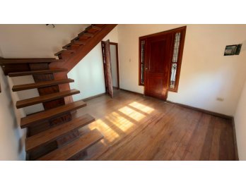 VENTA COMODA CASA 4 DORMITORIOS ZONA BOULEVARES !!!