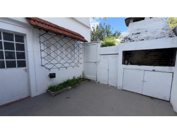 VENTA COMODA CASA 4 DORMITORIOS ZONA BOULEVARES !!!
