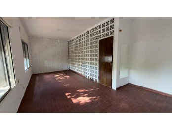 VENTA COMODA CASA 4 DORMITORIOS ZONA BOULEVARES !!!