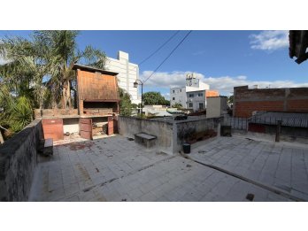 VENTA COMODA CASA 4 DORMITORIOS ZONA BOULEVARES !!!