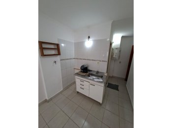 VENDO DPTO EN CALLE PERON