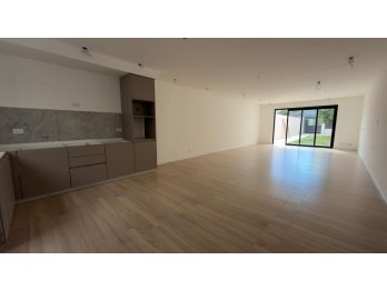 VENTA HERMOSA CASA 3 DORM ZONA PARQUE !!!