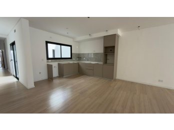VENTA HERMOSA CASA 3 DORM ZONA PARQUE !!!