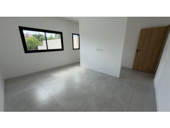 VENTA HERMOSA CASA 3 DORM ZONA PARQUE !!!