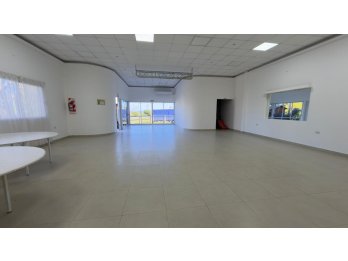 VENTA HERMOSO SALON DE EVENTOS - ZONA TRIANGULAR !!!