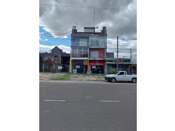 VENDO 2 LOCALES EN AV ALMAFUERTE