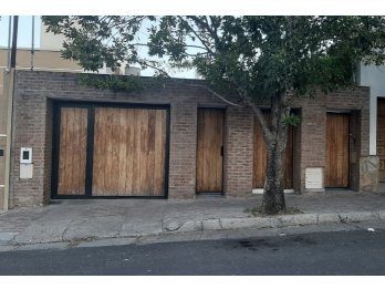 VENDO CASA +  DEPARTAMENTO CALLE CURA ARIAS MONTIEL